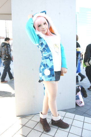 九游网页版|酬周判官巡至始兴会改秘书少监见贻之作兼呈耿广州(图1) 九游体育